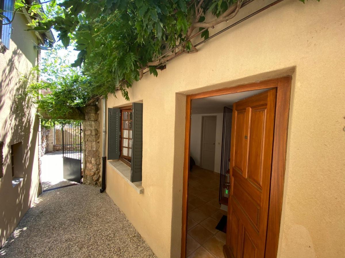 Auberge De La Tour De Brison Sanilhac  Szoba fotó